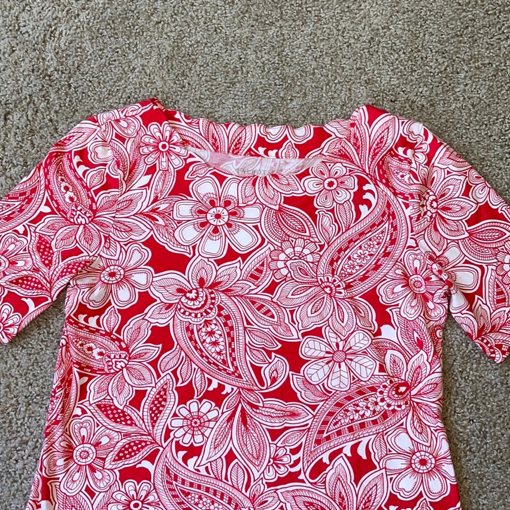 Talbots Woman's tee with scalloped neck - size M